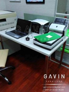 meja kantor minimalis dengan kaki stainless