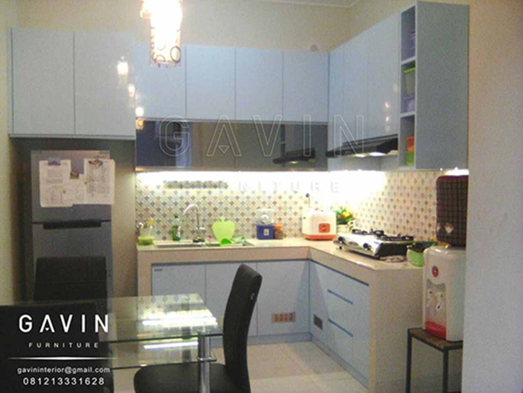contoh lemari kitchen set semi klasik finishing duco
