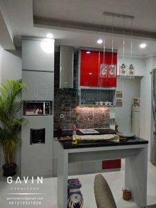 lemari dapur bersih minimalis finishing HPL Taco light grey kombinasi kaca Q2860