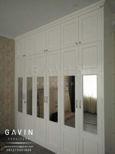 lemari pakaian model swing finishing semi klasik semi glossy