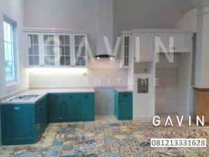 Model Kitchen Set Klasik Glossy Hijau Tosca Dan Putih by Gavin Interior