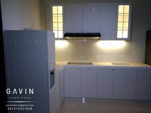 buat lemari dapur design klasik finishing duco semi klasik alur semi glossy Q2560