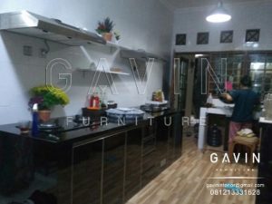 kitchen cabinet kompor minimalis finishing hpl hitam by Gavin Q2920