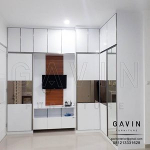 Lemari Sliding Dengan Kabinet TV HPL Putih Glossy Project Taman Palem Q2972