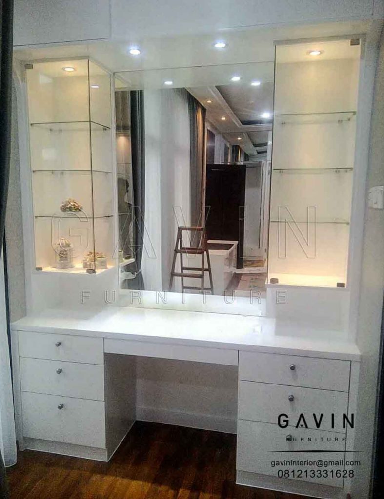 Meja Rias Minimalis Modern kombinasi kaca by Gavin
