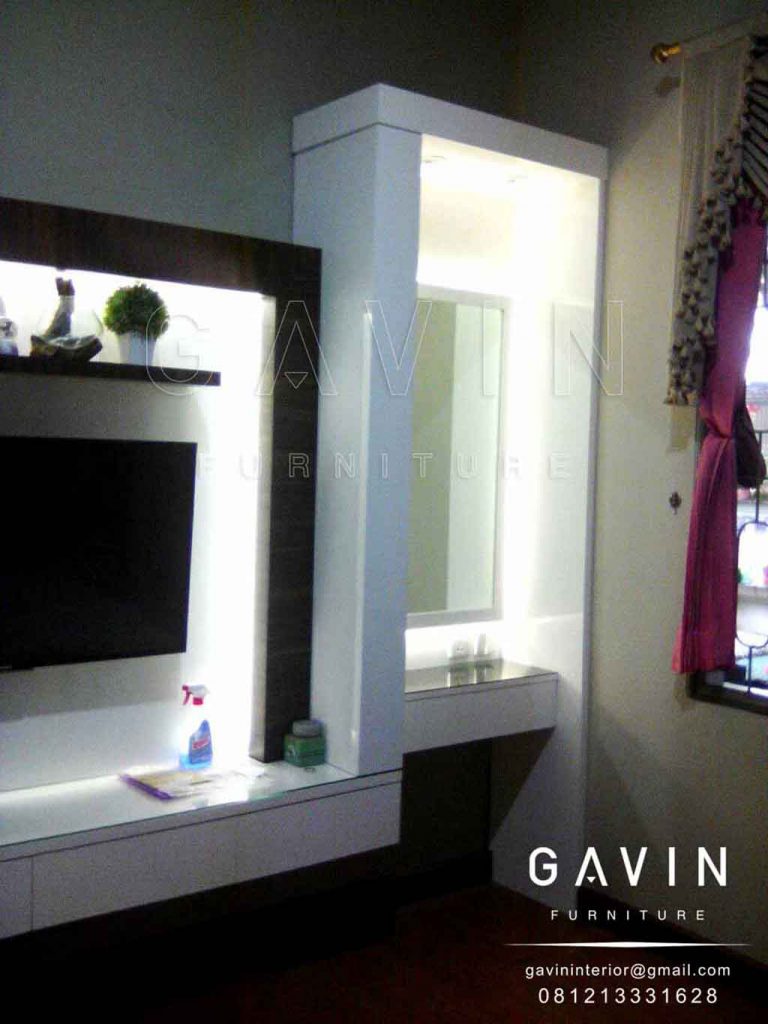meja rias dengan backdrop finishing HPL kombinasi duco by gavin