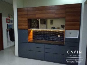 pantry dapur minimalis modern finishing kombinasi warna hpl Q3007