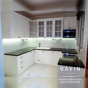 Kitchen set klasik putih finishing duco semi klasik di Bekasi Q3086
