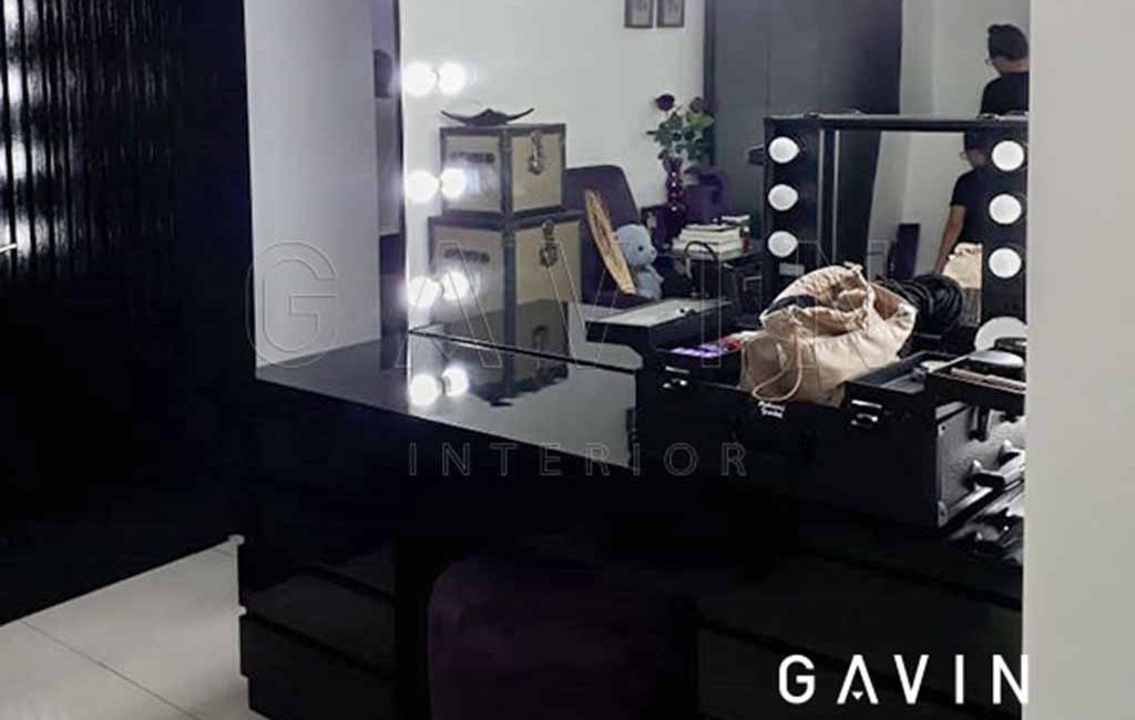Meja Rias Hitam Glossy Pasang Di Tanjung Barat