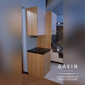 contoh pantry minimalis finishing hpl kombinasi warna project di Bekasi Q3239